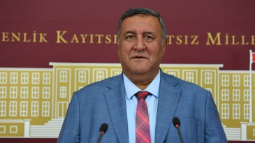 GÜRER: “İŞÇİ, EMEKLİ, ÇALIŞAN MUTLU DEĞİŞLDİR”