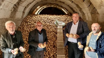 PATATES DEPODA, ÇİFTÇİ BORÇ BATAĞINDA…