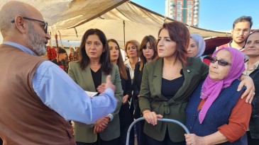 “PAZARDA ÇÜRÜK DOMATES KUYRUĞU: EKONOMİK KRİZİN EN ACI TABLOSU”