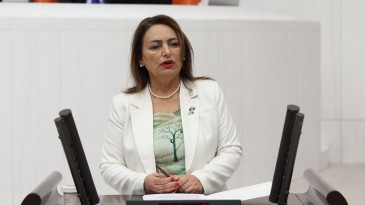 MÜZEYYEN ŞEVKİN BAKANA SORDU: ŞEHİT ERKUT AKBAY’DA EVLER NE ZAMAN TESLİM EDİLECEK