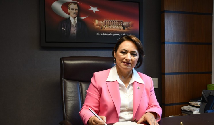 MÜZEYYEN ŞEVKİN: DOĞURGANLIK HIZI DÜŞTÜ, 4 KİŞİLİK AİLE KAVRAMI SONA ERDİ!