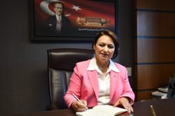 MÜZEYYEN ŞEVKİN: “SAVAŞSIZ BİR DÜNYA UMUDUYLA BAYRAMI KARŞILIYORUZ”