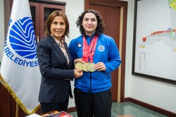 AVRUPA ŞAMPİYONU SARA’DAN BAŞKAN OYA TEKİN’E TEŞEKKÜR ZİYARETİ
