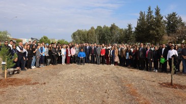 ÇUKUROVA ÜNİVERSİTESİNDE 150 FİDAN TOPRAKLA BULUŞTU