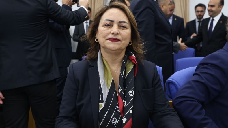 “HER FABRİKA KALEDİR ANCAK AKP BU KALELERİ YIKIYOR”