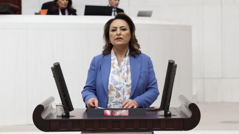 MÜZEYYEN ŞEVKİN 4 KADIN ÖĞRETMENİN ÖLDÜĞÜ YOLA DİKKAT ÇEKTİ: DAHA KAÇ CAN VERECEĞİZ
