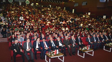 İŞ DÜNYASI NASIL BİR ÜNİVERSİTE MEZUNU BEKLİYOR?