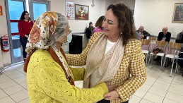 HUZUREVİ SAKİNLERİYLE BULUŞAN ŞEVKİN: “HALKIN UMUDU OLMA MÜCADELEMİZ SÜRÜYOR”