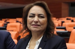 MÜZEYYEN ŞEVKİN: ADANA’YA İSTİKLAL MADALYASI VERİLSİN