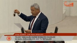 ORHAN SÜMER, TİCARET BAKANINA ASMA KİLİT HEDİYE ETTİ