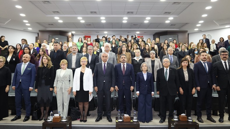KADININ İŞ DÜNYASINDAKİ YERİ MASAYA YATIRILDI
