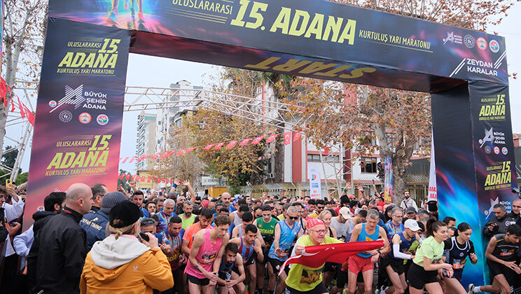 4 BİN KİŞİ ADANA’NIN KURTULUŞU ONURUNA KOŞTU