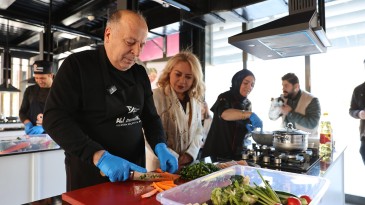 YÜREĞİR’DE TOPLUMSAL CİNSİYET EŞİTLİĞİNE DİKKAT ÇEKİLDİ