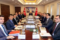 ADANA VALİLİĞİ’NDE SUÇ ORANLARINI AZALTMAK İÇİN TOPLANTI DÜZENLENDİ