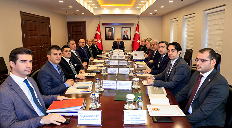 ADANA VALİLİĞİ’NDE SUÇ ORANLARINI AZALTMAK İÇİN TOPLANTI DÜZENLENDİ