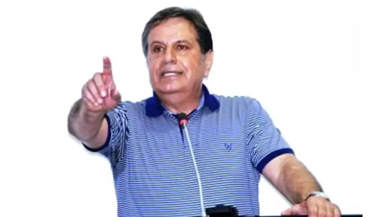 BİR YENİ YIL YAZISI… BAŞINI CAMA ÇARPAN SİNEKLER… – BEKİR SITKI ÖZER YAZDI