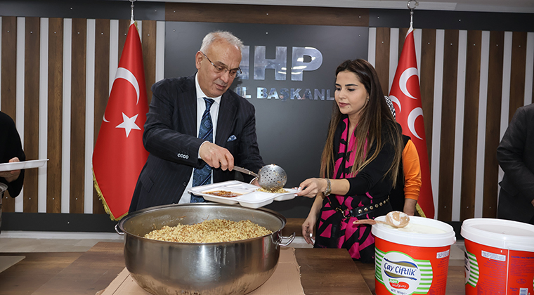 MHP ADANA, KURU FASULYE-PİLAV GÜNÜ DÜZENLEDİ
