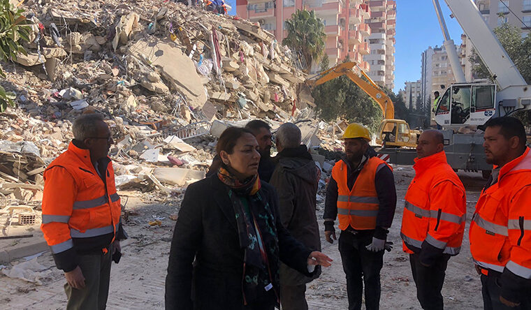 MÜZEYYEN ŞEVKİN, BAKAN MURAT KURUM’U SORU YAĞMURUNA TUTTU