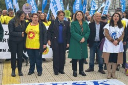 MÜZEYYEN ŞEVKİN: İNSANLAR AÇLIKLA MÜCADELE EDİYOR