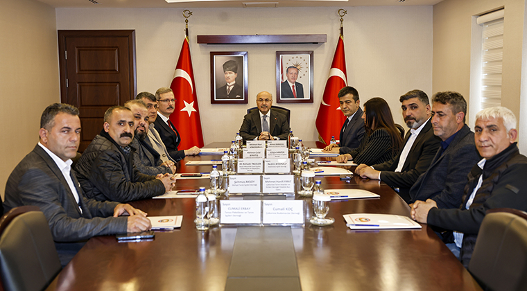 VALİLİKTE MEVSİMLİK TARIM İŞÇİLERİ İÇİN TOPLANTI DÜZENLENDİ