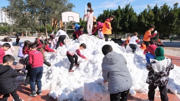 ADANALI ÇOCUKLARIN KAR SEVİNCİ…