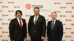 TÜRK HAZIR GİYİM SEKTÖRÜ KUR VE FAİZ DESTEĞİ BEKLİYOR