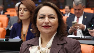 MÜZEYYEN ŞEVKİN SERT ÇIKTI: SAHİ, ADANA’DA HÜKÜMET VAR MI?