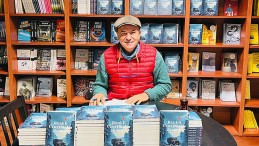 RENKLİ UÇURTMALAR KAMPI RAFLARDAKİ YERİNİ ALDI