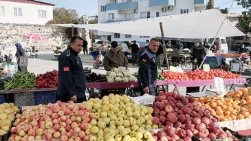 YUMURTALIK’TA HALK PAZARINDA ETİKET DENETİMİ…