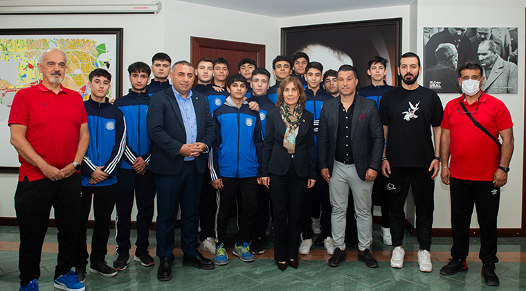TÜRKİYE ŞAMPİYONU ATLET BAŞKAN TEKİN’LE BULUŞTU