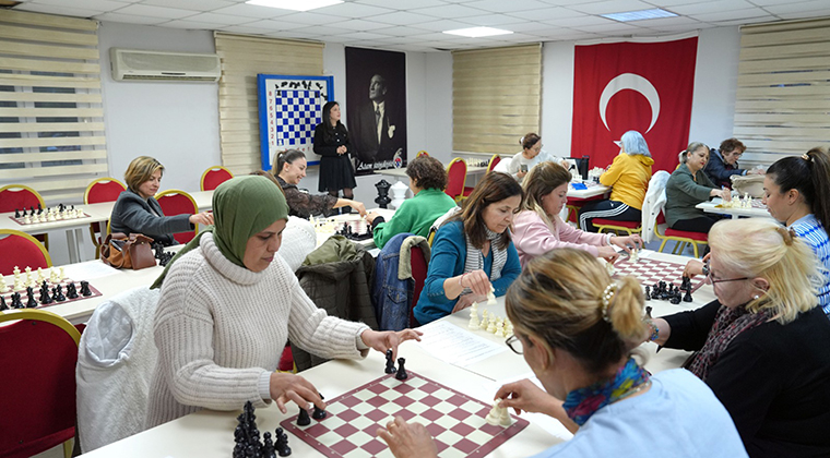 ÇUKUROVALI KADINLAR SANRANÇ ÖĞRENİYOR