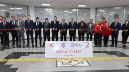 ADANA’DA KIZILAY DESTEKLİ SOSYAL MARKET HİZMETE GİRDİ