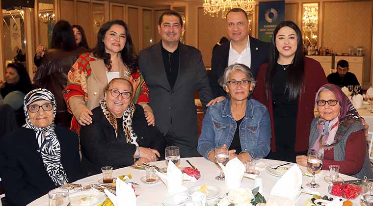 HASRETLE BULUŞTULAR, SEVGİYLE KUCAKLAŞTILAR