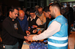 YÜREĞİR’İN CAMİLERİNDE AĞIZLAR TATLANIYOR…