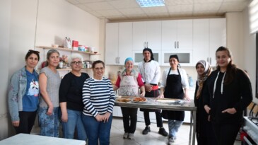 ÇUKUROVALI KADINLAR TÜRK LEZZETLERİNİ USTALARINDAN ÖĞRENİYOR