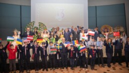DÜNYA ÇOCUKLARI KARNAVAL’DA “BARIŞ VE DOSTLUK” MESAJI VERDİ