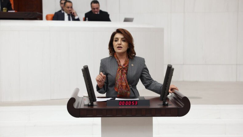 DEPREMDE İLETİŞİM KESİNTİLERİNE SERT TEPKİ