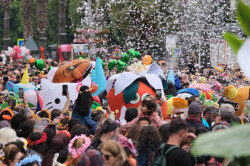 YÜZ BİNLERCE İNSAN KARNAVAL İÇİN ADANA’DA BULUŞTU