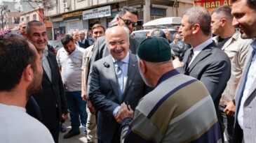 VALİ KÖŞGER CUMHURİYET MAHALLESİ’NDE VATANDAŞLARLA BİR ARAYA GELDİ