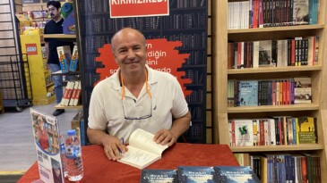 RENKLİ UÇURTMALAR İKİNCİ BASKIYA ULAŞTI