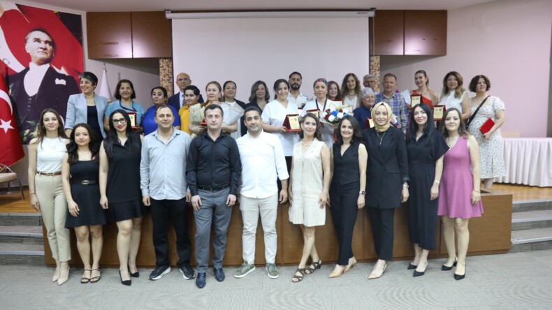25 YILLIK HEMŞİRELERE PLAKET