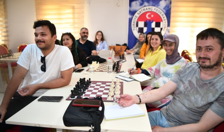 ÇUKUROVA’DA SATRANÇ YARDIMCI ANTRENÖRLÜK KURSU