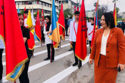 MÜZEYYEN ŞEVKİN: GENÇLER ÜZERİNDEKİ BASKI SONA ERMELİDİR