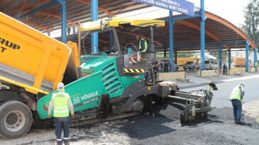 YÜREĞİR’E 1 YILDA 31 BİN 500 TON ASFALT DÖKÜLDÜ
