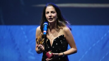 ADANALI SANATÇI YILMAZ ÖDÜLE DOYMUYOR!