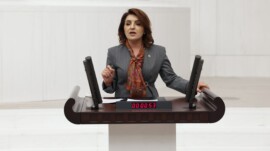 CHP’Lİ GÜLCAN KIŞ: “VATANDAŞ PAZAR ÇANTASI DEĞİL, ARTIK SABIR TAŞI TAŞIYOR!”
