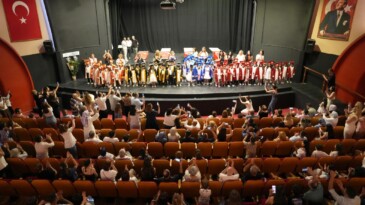 ÇUKUROVA BELEDIYESI KREŞLERINDE MEZUNIYET HEYECANI