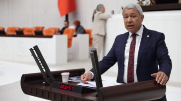 ÇİFTÇİ ÜRETİYOR, ARACI KAZANIYOR; ADANA’DA TARIM BİTİYOR