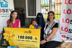 LÖSEV’DEN ÇOCUKLARA 100 BİN TL’LİK YARDIM ÇEKİ…