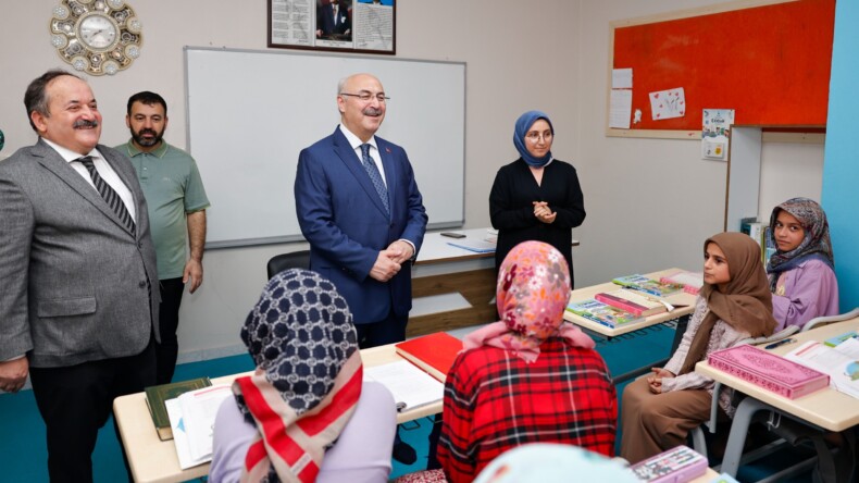 VALİ KÖŞGER, SARIHAMZALI MAHALLEMİZDE VATANDAŞLARIMIZLA BULUŞTU